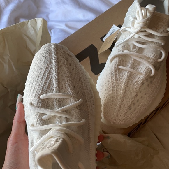 YEEZY BOOST 350 V2 in BONE - Picture 4 of 5